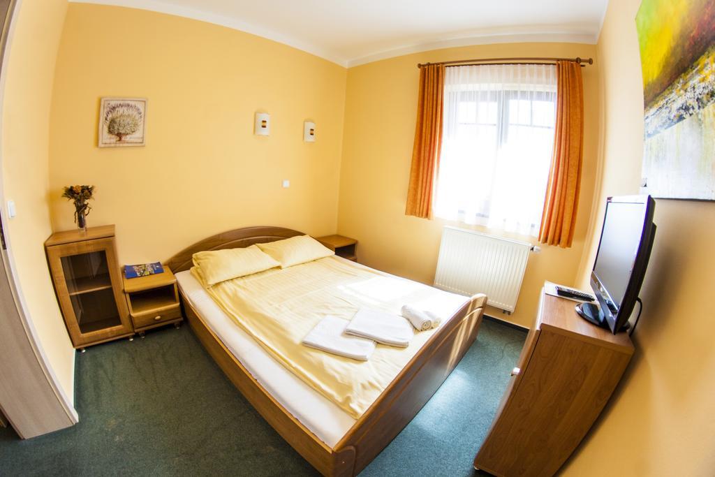 Penzion Cernej Ptak Jindřichŭv Hradec Zewnętrze zdjęcie