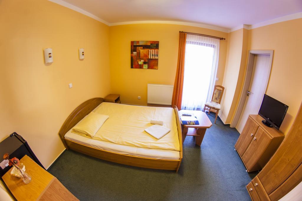 Penzion Cernej Ptak Jindřichŭv Hradec Zewnętrze zdjęcie